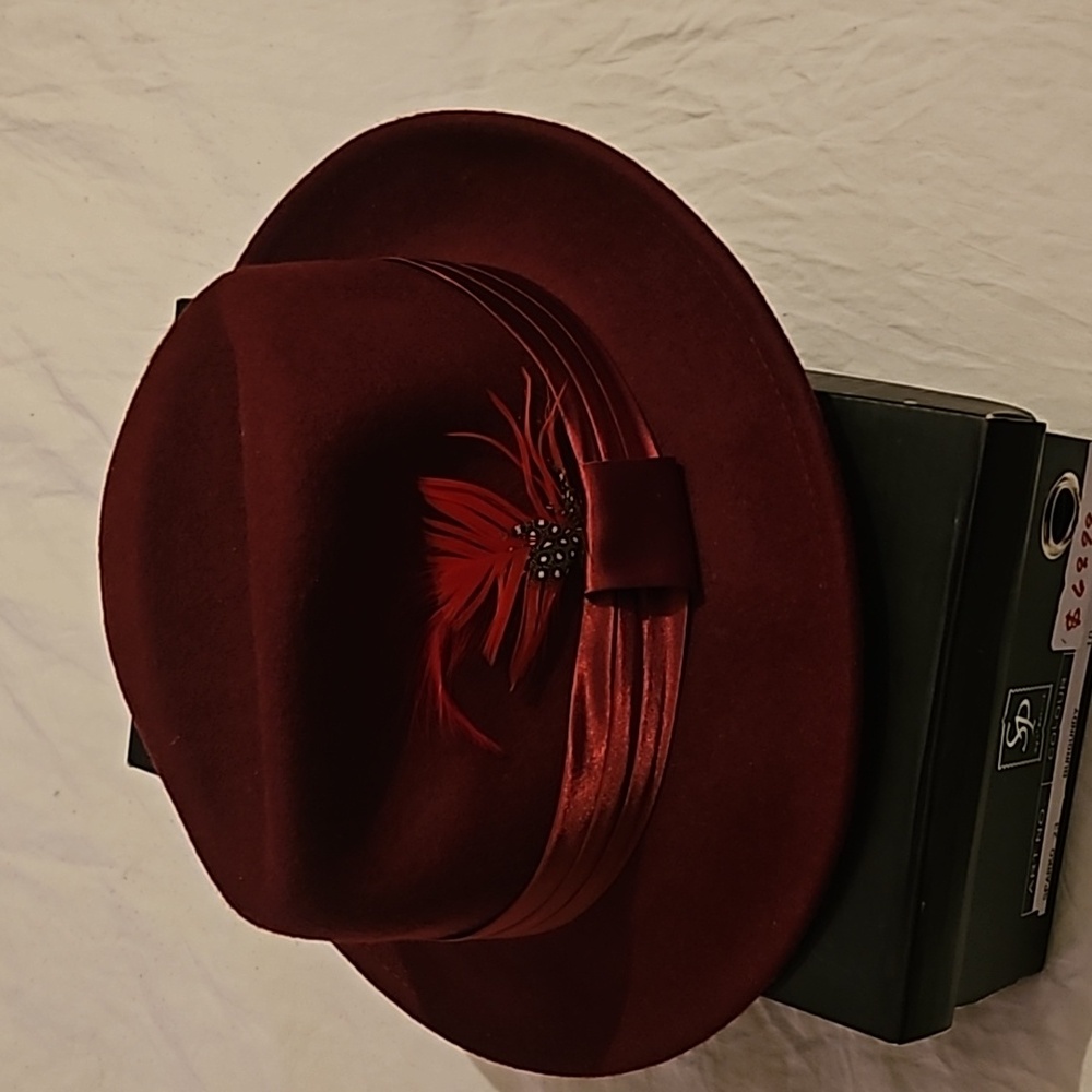 Fedora  burgundy brom